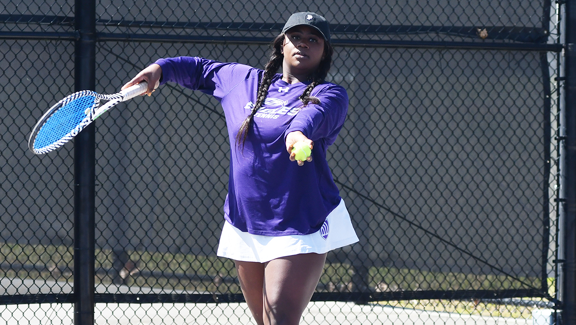 Alexis Rogers took a win at No. 2 singles.