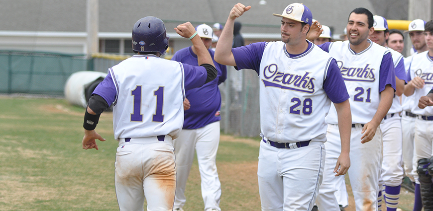Baseball Team Completes Weekend Sweep With Two-Out Rally