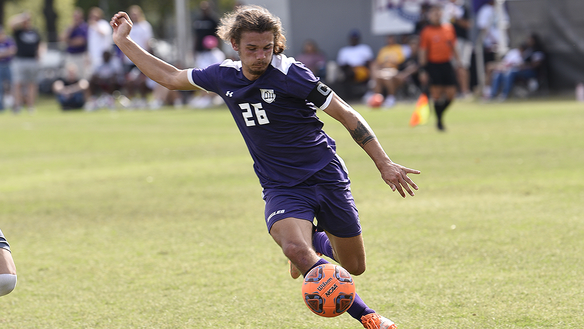 Kyle Seymour and the Eagles battled to a 0-0 tie against Hardin-Simmons. 