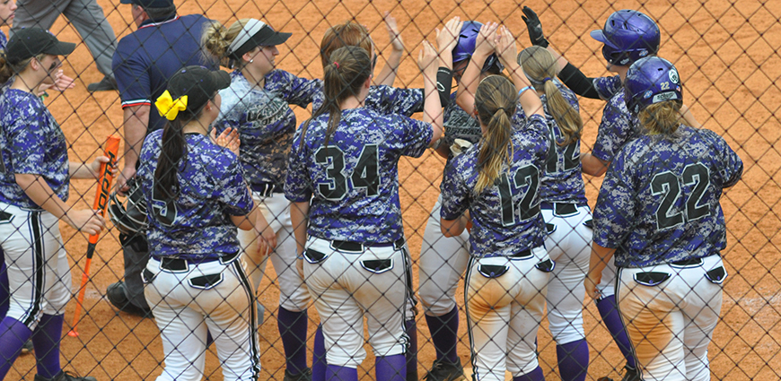 Oler’s Walkoff Homer Lifts Lady Eagles To Double-Header Sweep