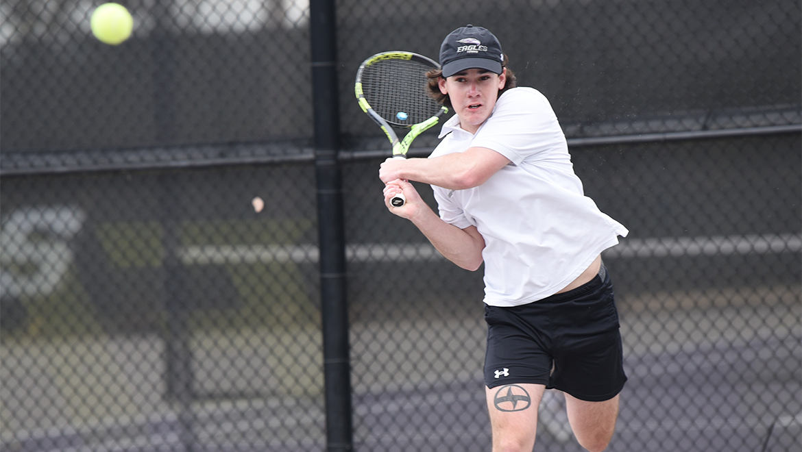 Aaron Gambrell battled to a 8-7 setback in doubles against UT Dallas.