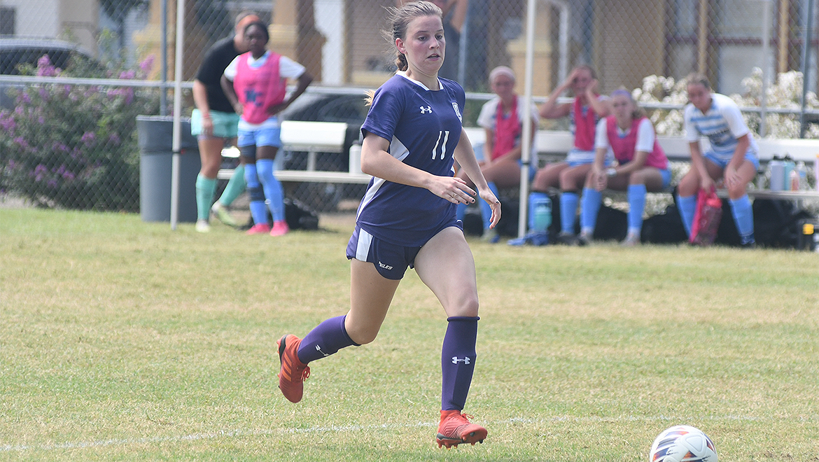 Savannah Solloway scored the game-winning goal to push the Eagles to a 1-0 win.