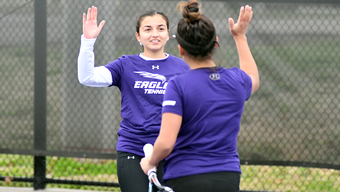 The women's tennis team defeated Texas Lutheran 6-1 on the road.