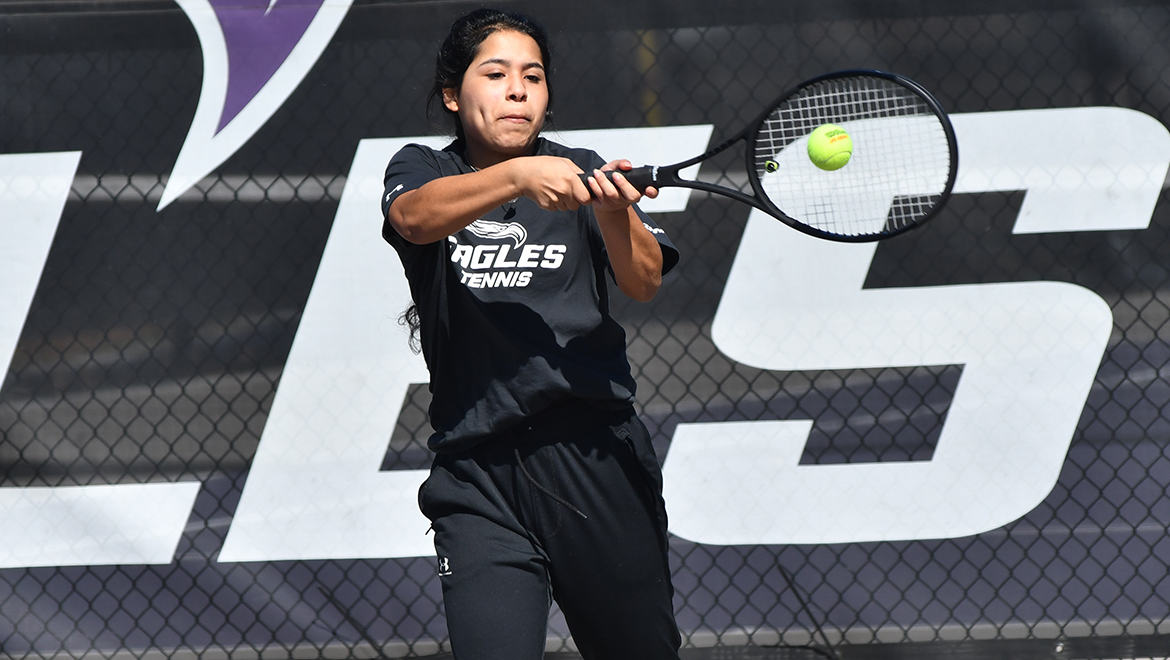 At No 1 singles, Yadira Rodriguez defeated Jalon Burns 1-6, 6-0, 10-7 in a hard fought match. 